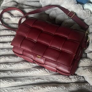 Elegant Burgundy Leather Crossbody Bag